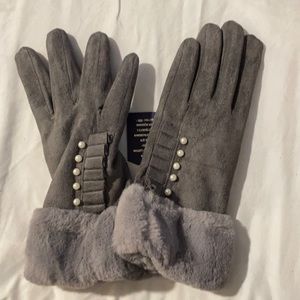Faux fur grey gloves